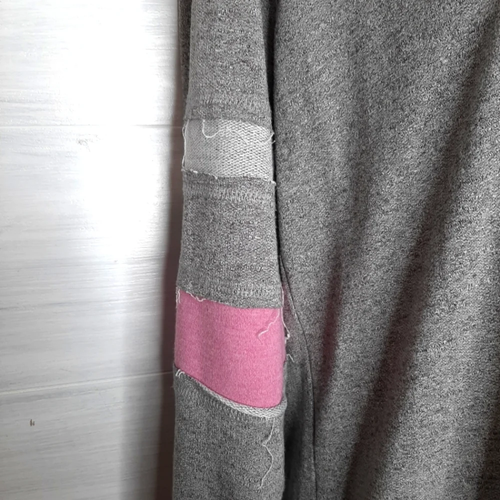 Maurices  # Dog mom sweater, Grey, w/ pink and white strips on sleeve, sz Large - Picture 4 of 6